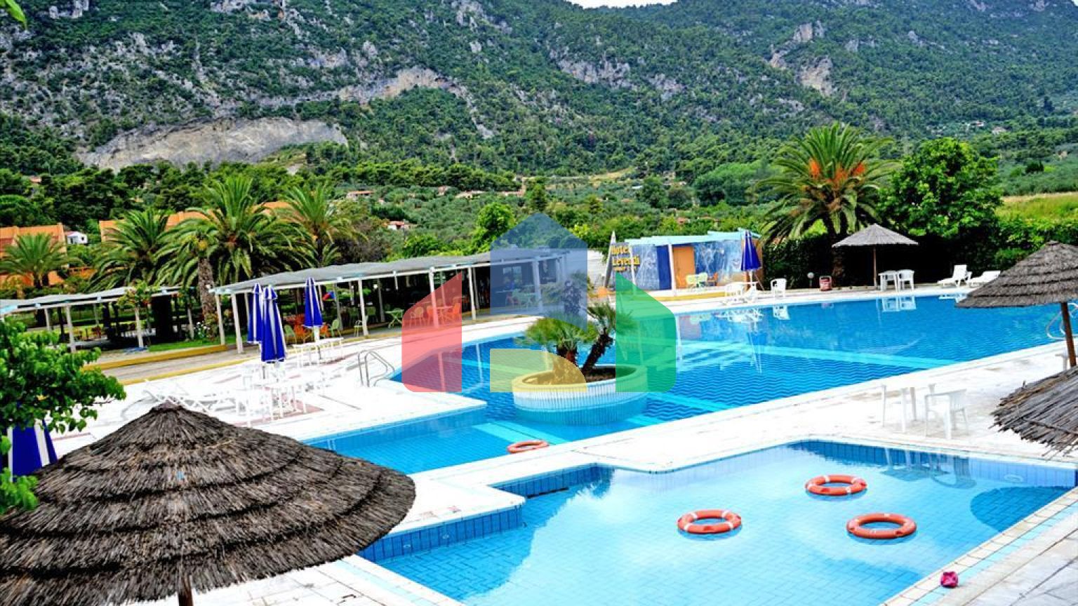 Продаж - Готель 8000 m² в центральній Греції