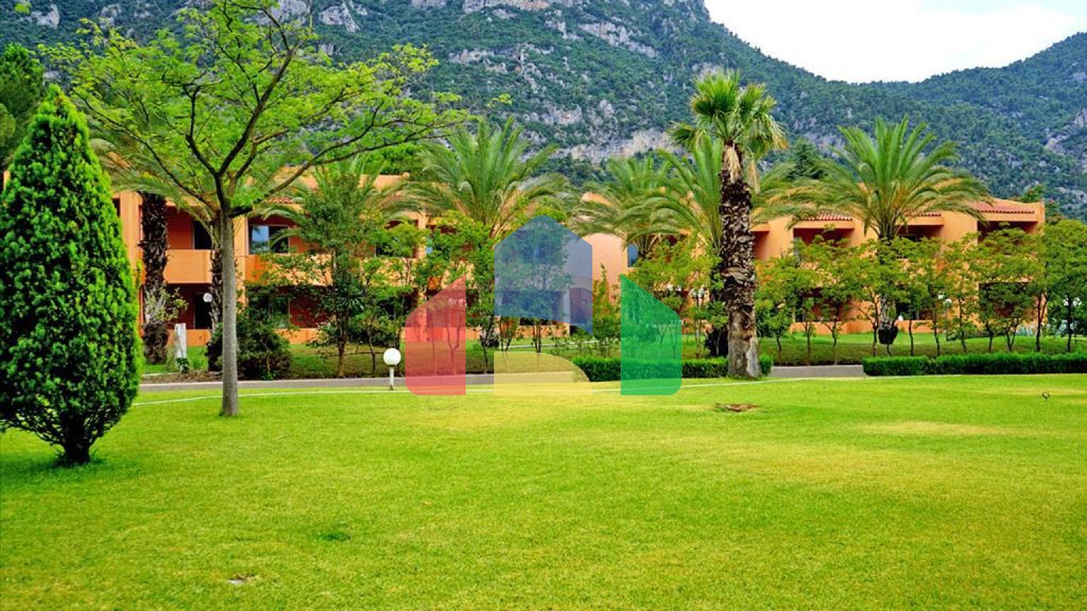 Продаж - Готель 8000 m² в центральній Греції