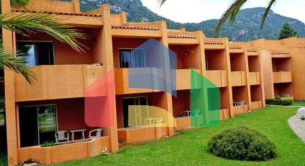 Продаж - Готель 8000 m² в центральній Греції