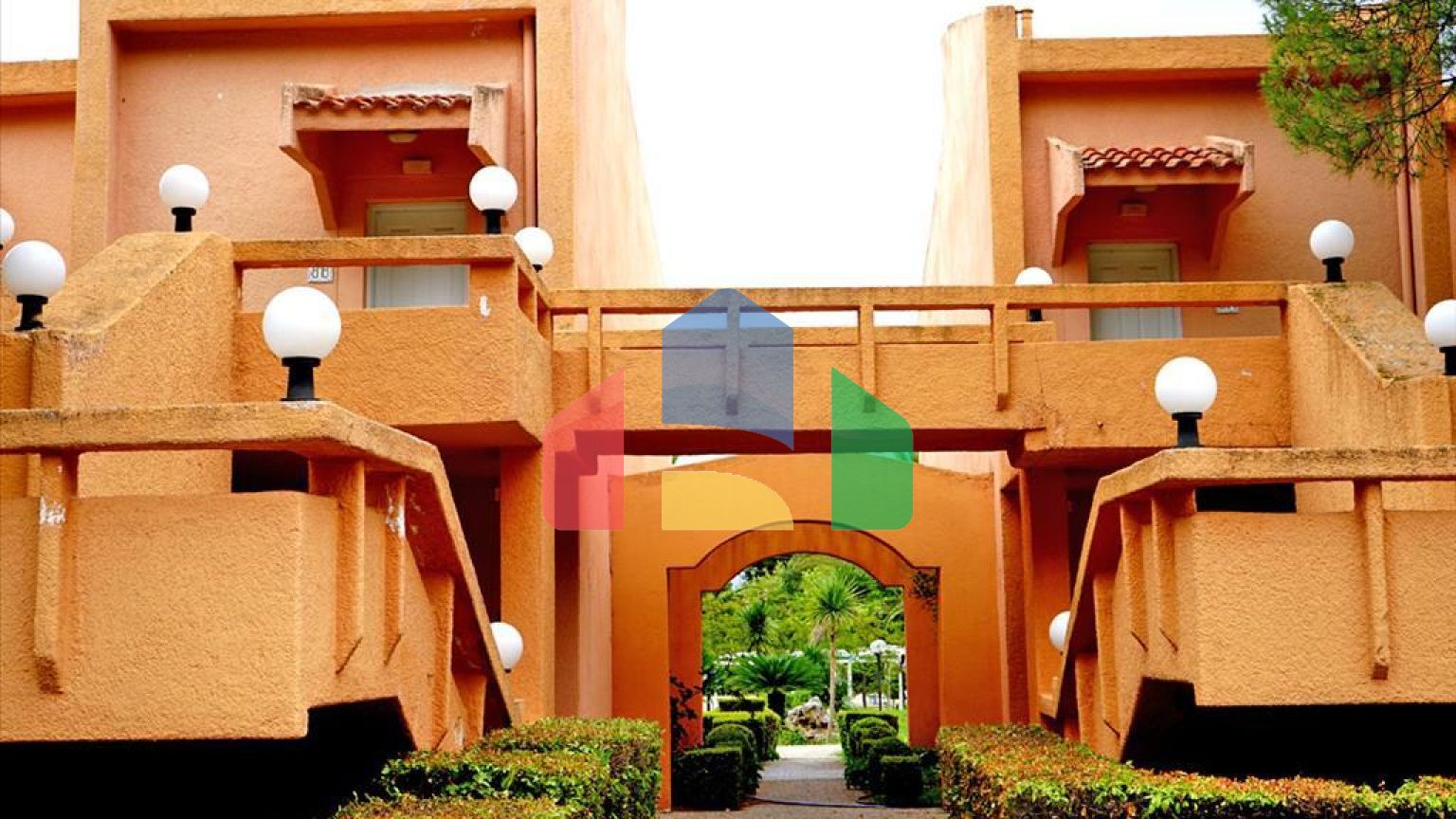 Продаж - Готель 8000 m² в центральній Греції