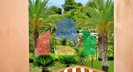 Продаж - Готель 8000 m² в центральній Греції