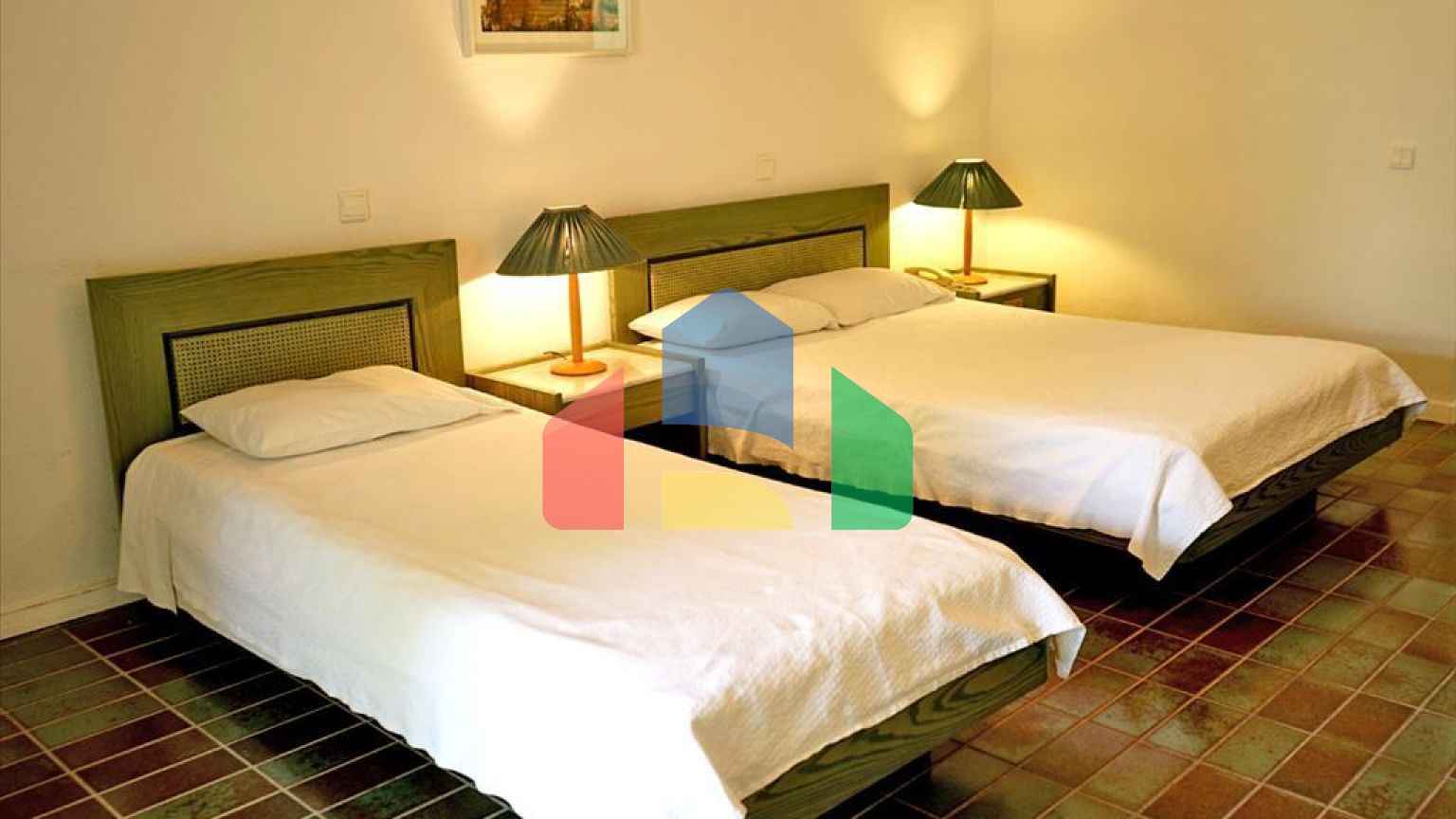 Продаж - Готель 8000 m² в центральній Греції