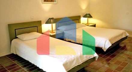 Продаж - Готель 8000 m² в центральній Греції