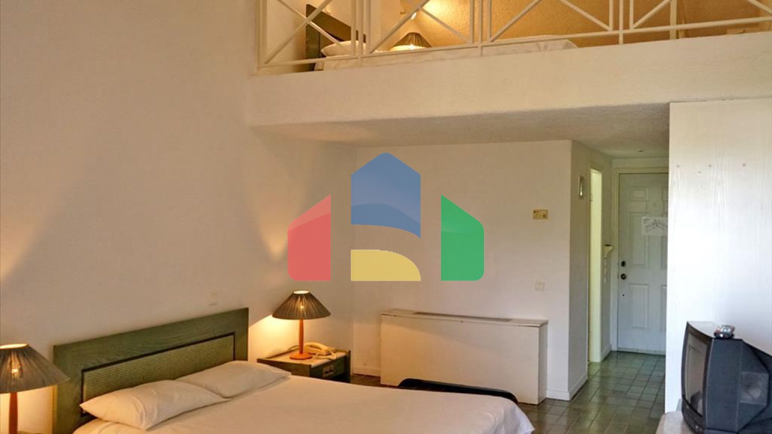 Продаж - Готель 8000 m² в центральній Греції