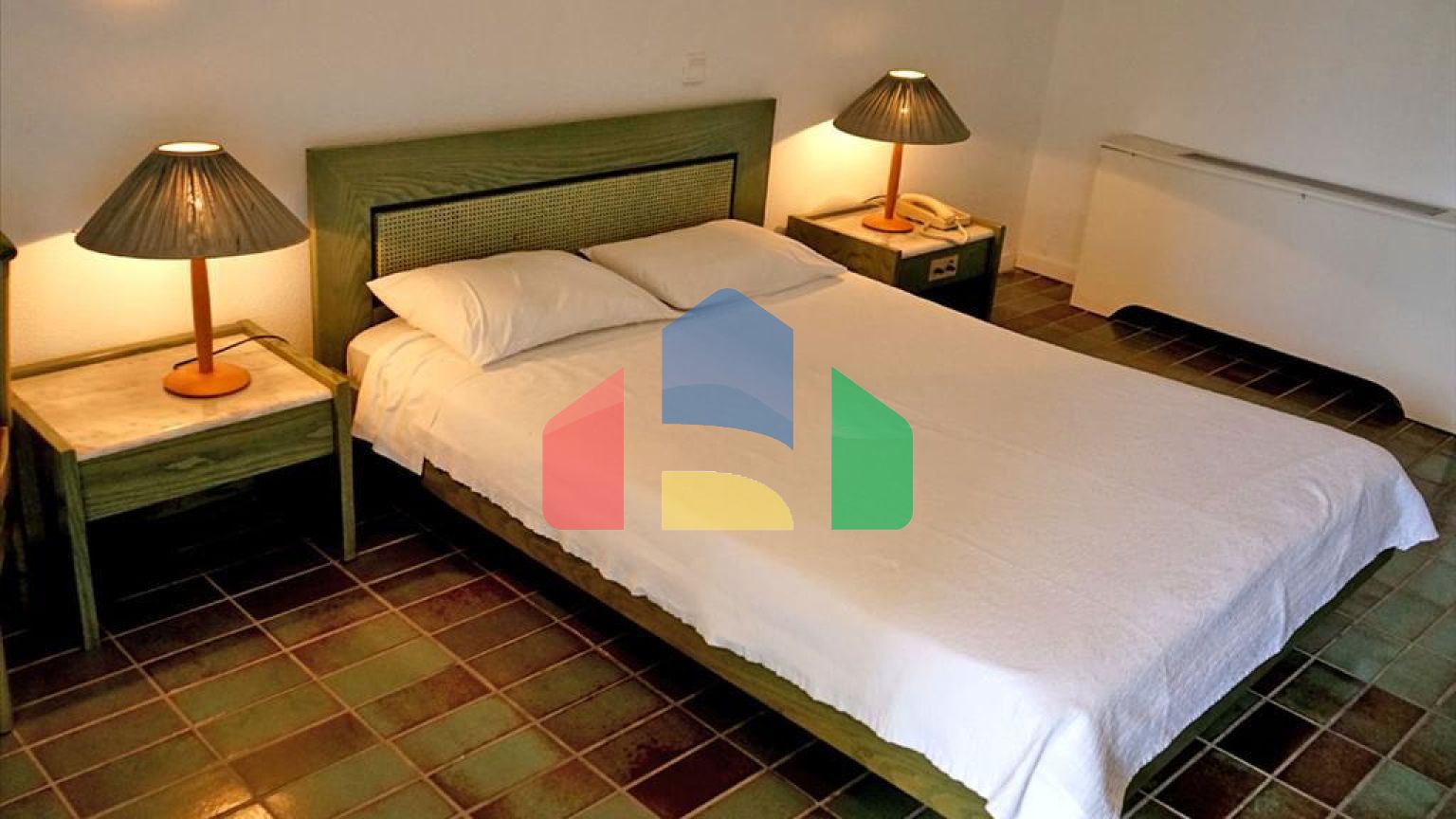 Продаж - Готель 8000 m² в центральній Греції