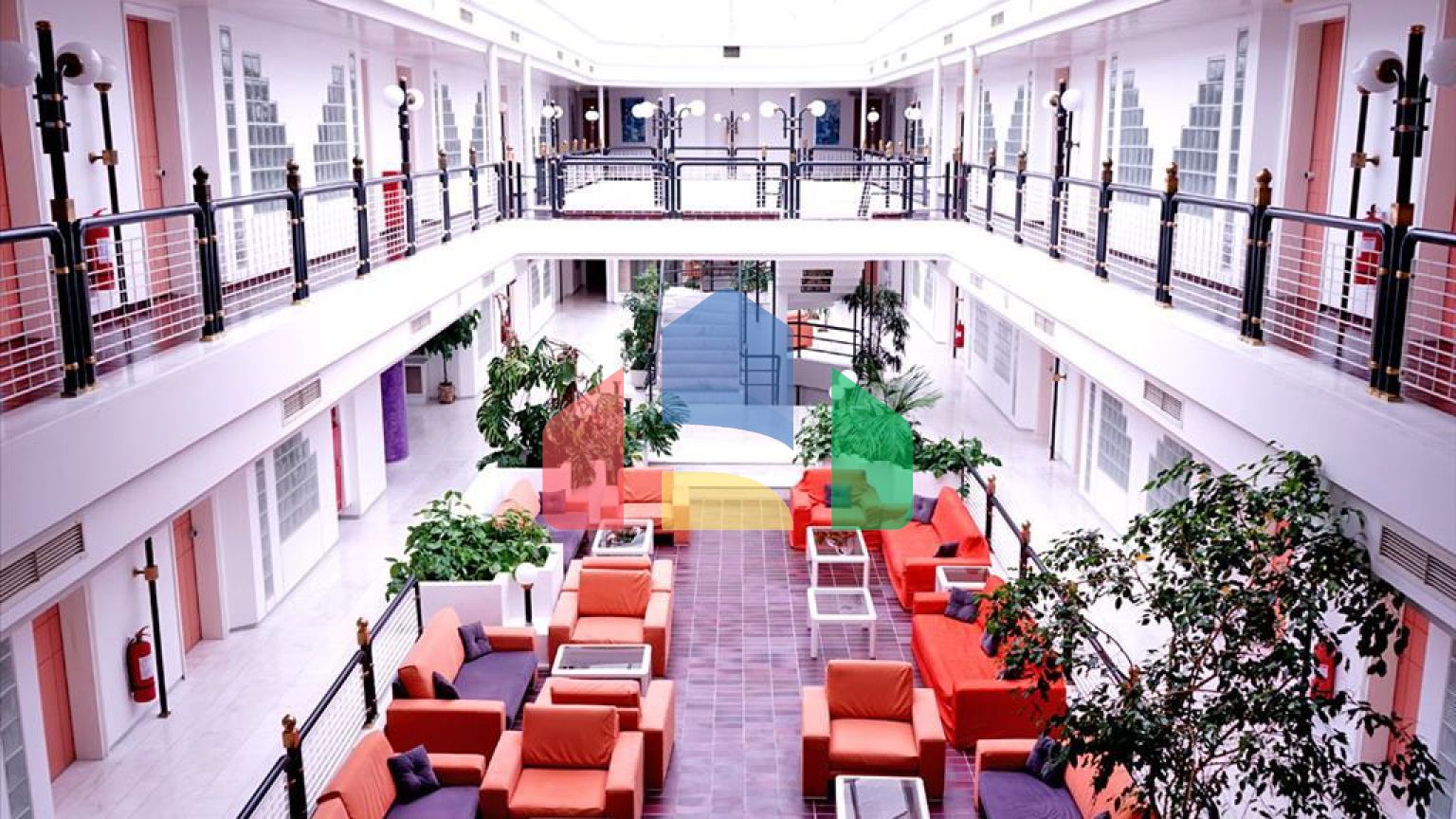 Продаж - Готель 8000 m² в центральній Греції