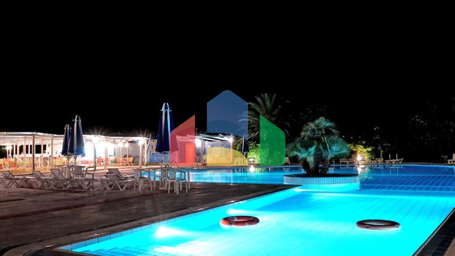 Продаж - Готель 8000 m² в центральній Греції