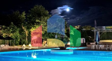 Продаж - Готель 8000 m² в центральній Греції