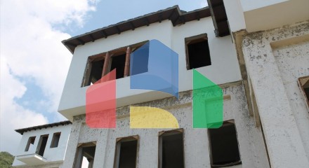 Продаж - Котедж 210 m² в Волосі-Піліо