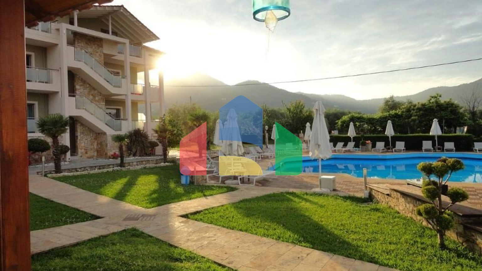 Продаж - Готель 2000 m² на Тасосі