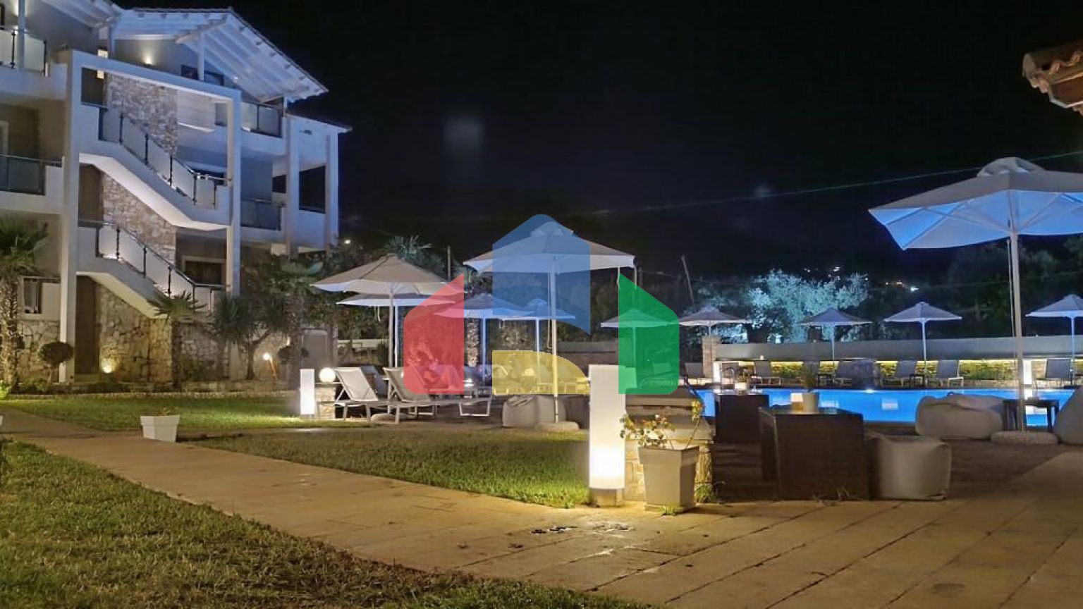 Продаж - Готель 2000 m² на Тасосі