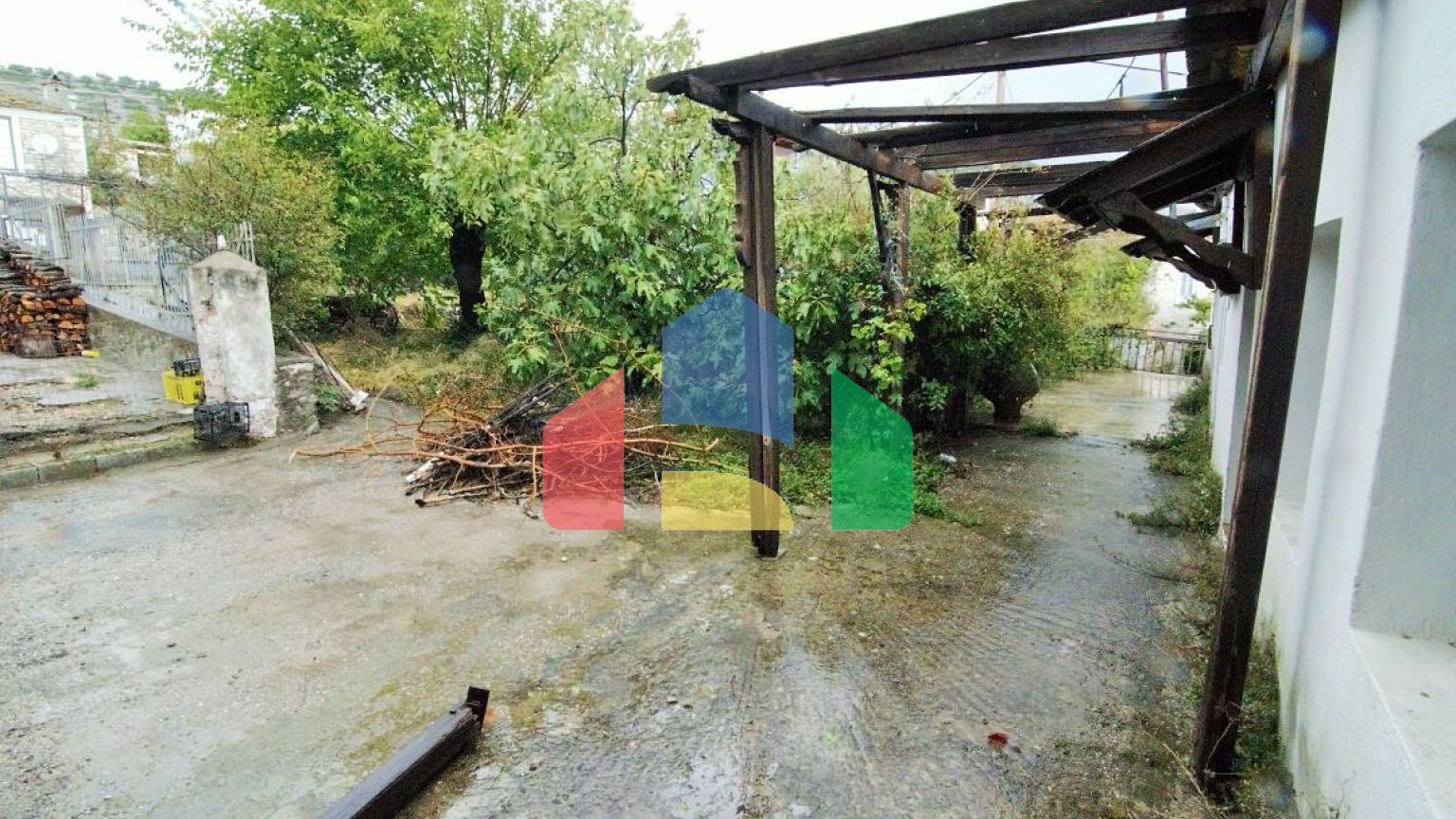 Продаж - Котедж 415 m² на Тасосі