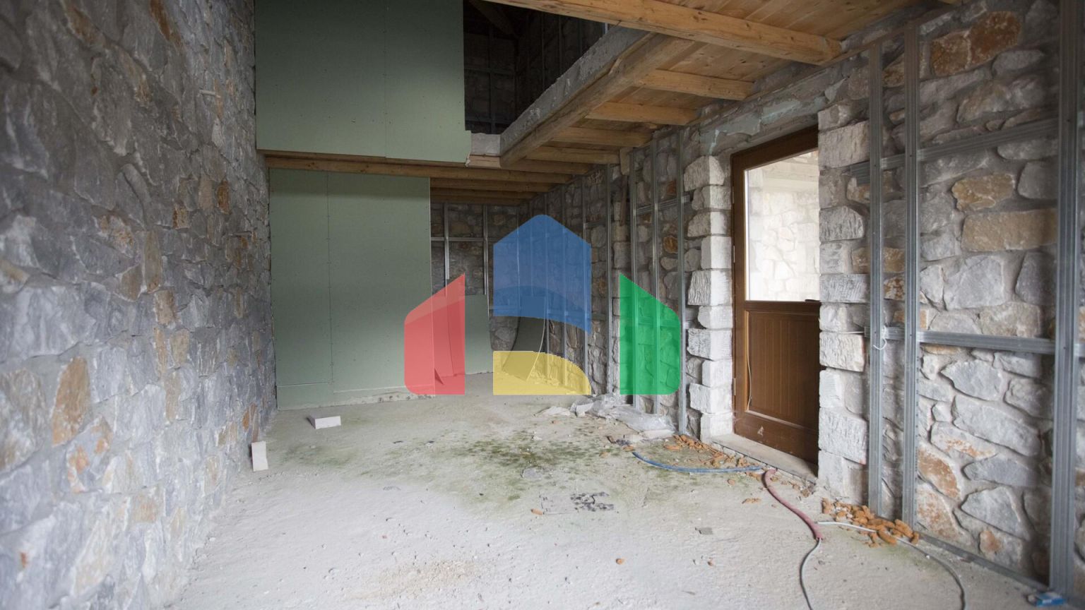 Продаж - Бізнес 360 m² на східному Пелопоннесі