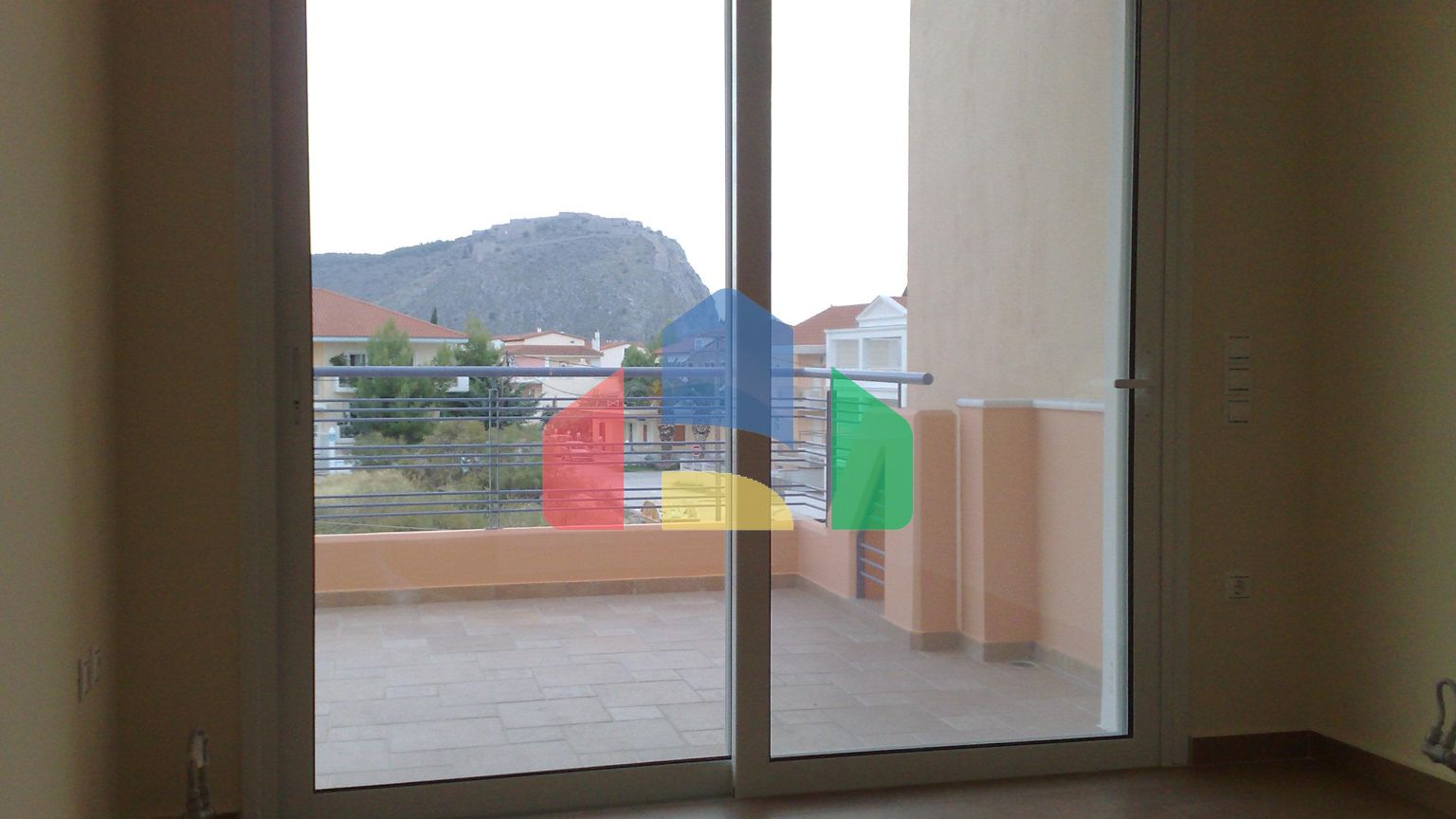 Продаж - Таунхаус 300 m² на східному Пелопоннесі