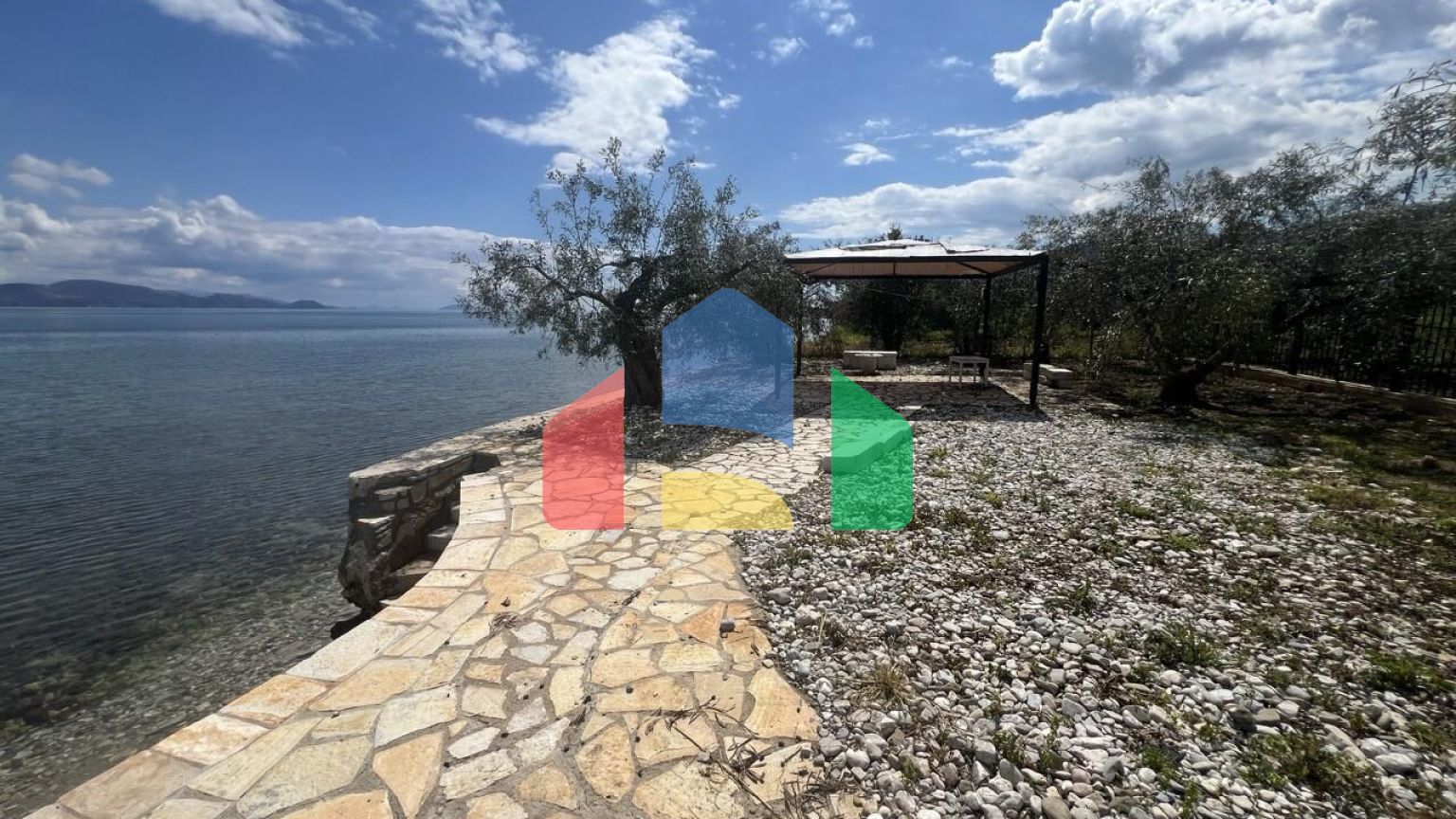 Продаж - Вілла 240 m² на східному Пелопоннесі