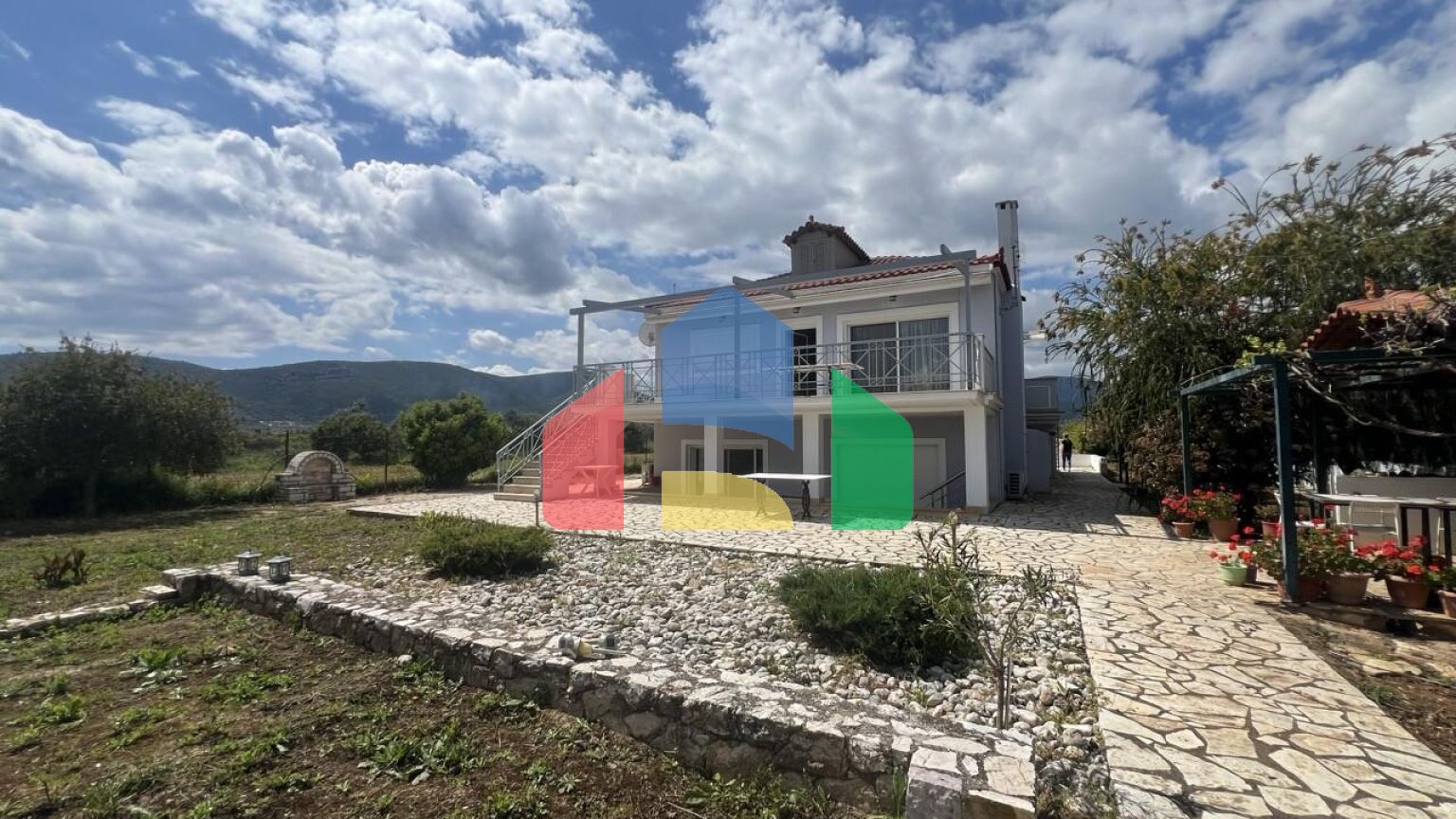 Продаж - Вілла 240 m² на східному Пелопоннесі