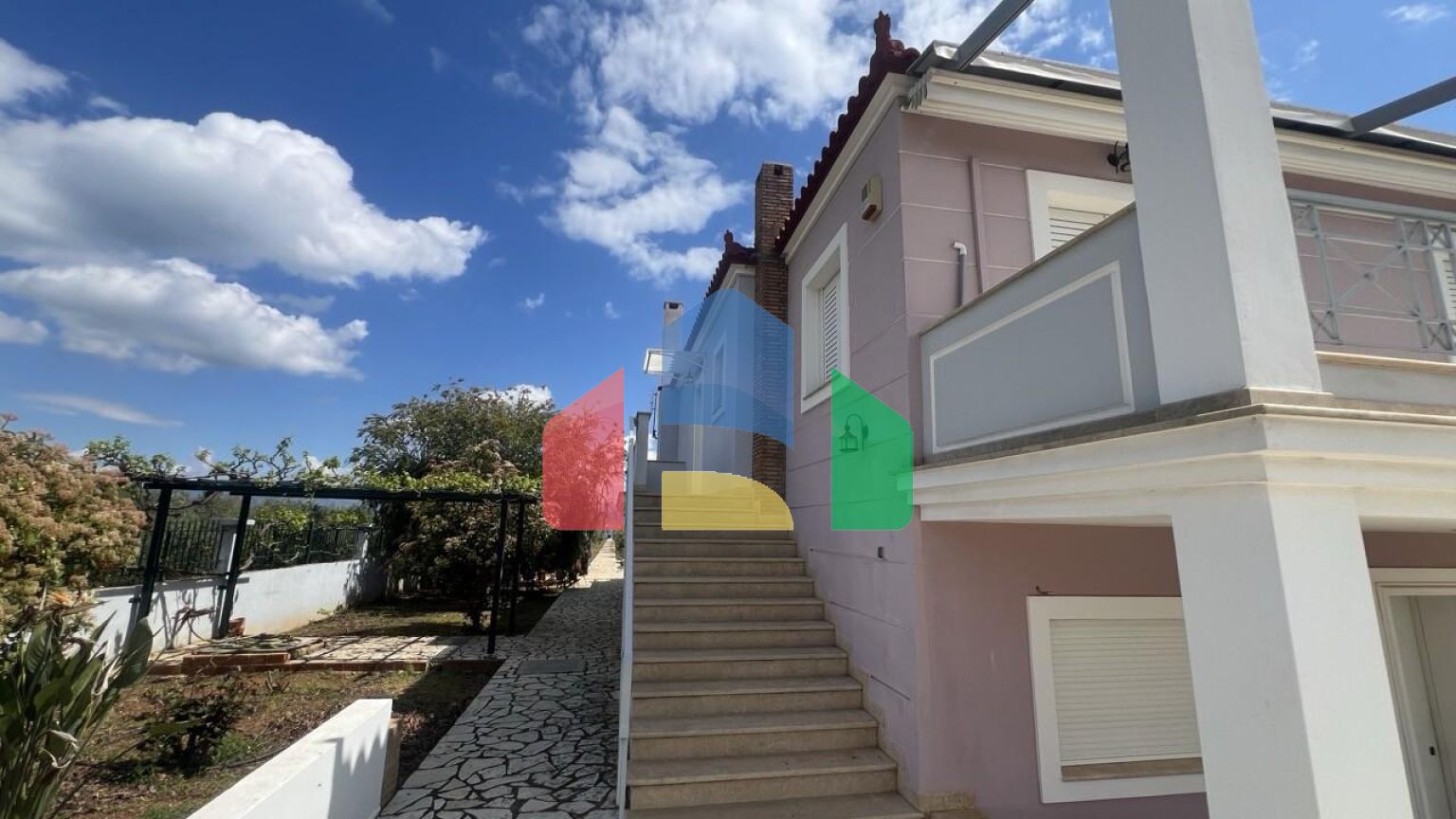 Продаж - Вілла 240 m² на східному Пелопоннесі