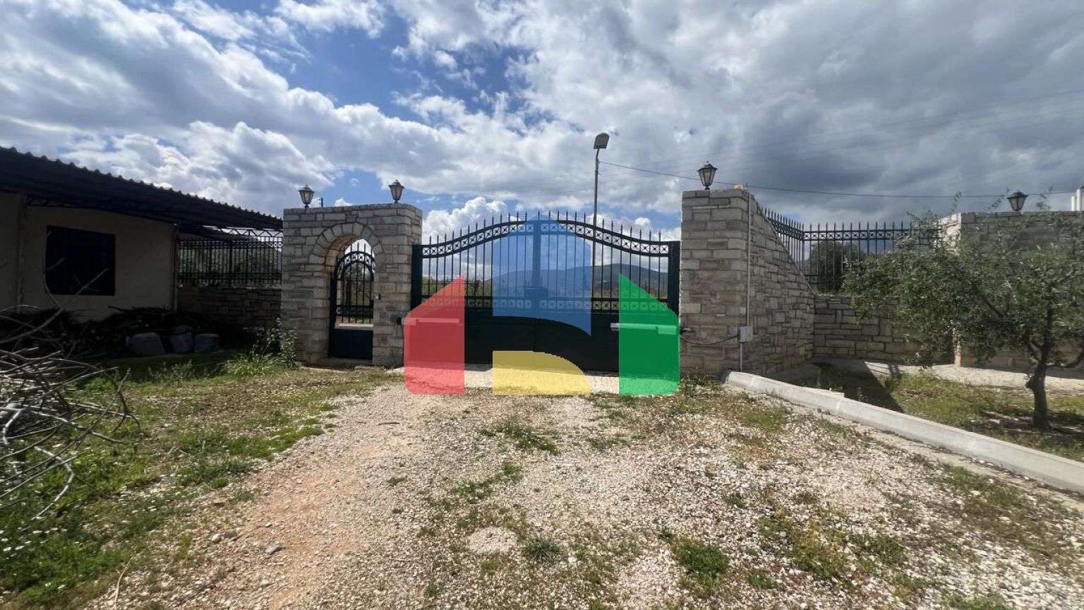 Продаж - Вілла 240 m² на східному Пелопоннесі