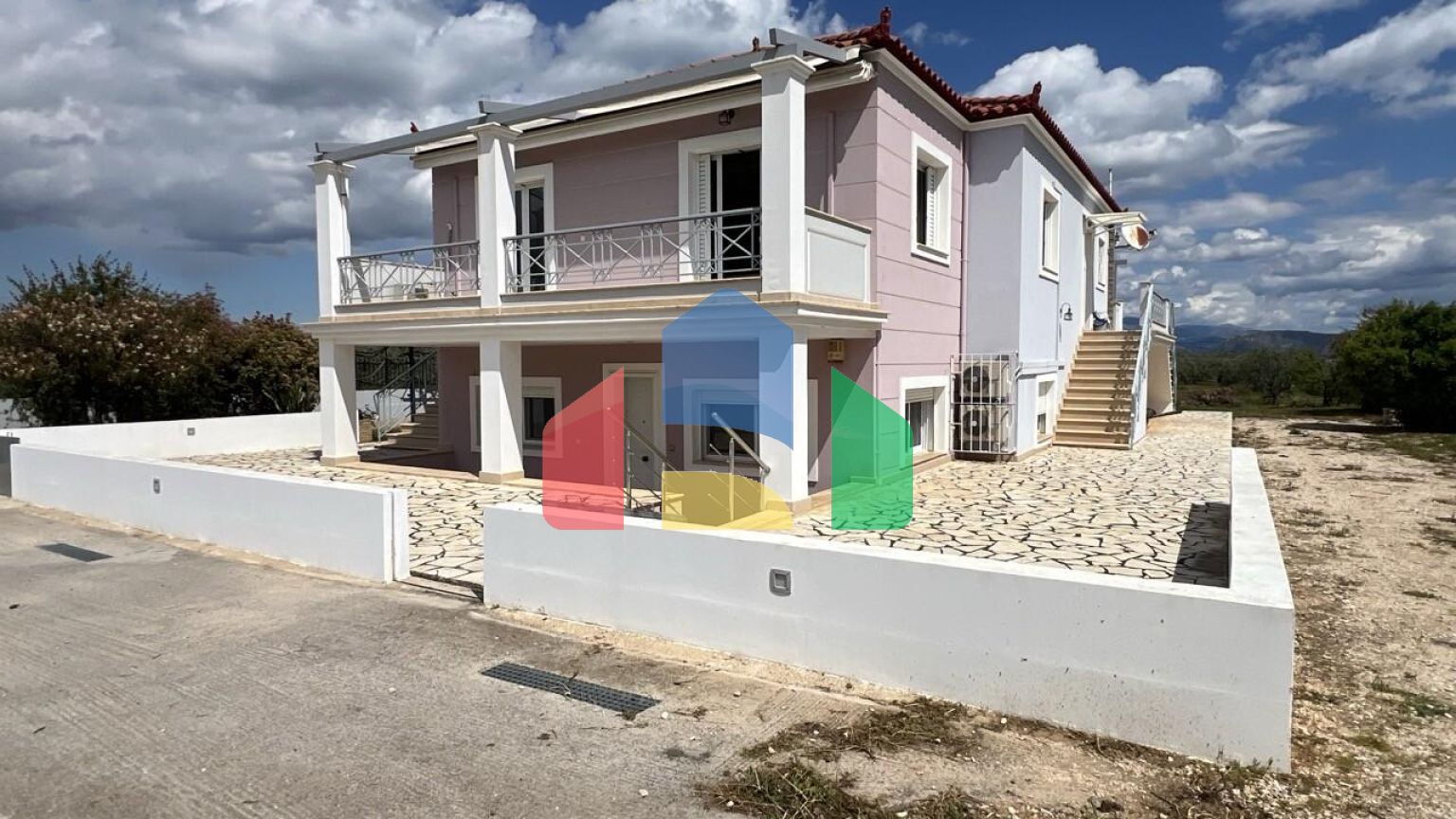 Продаж - Вілла 240 m² на східному Пелопоннесі