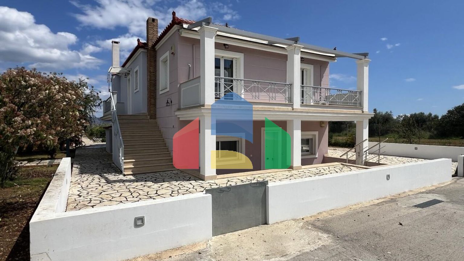 Продаж - Вілла 240 m² на східному Пелопоннесі