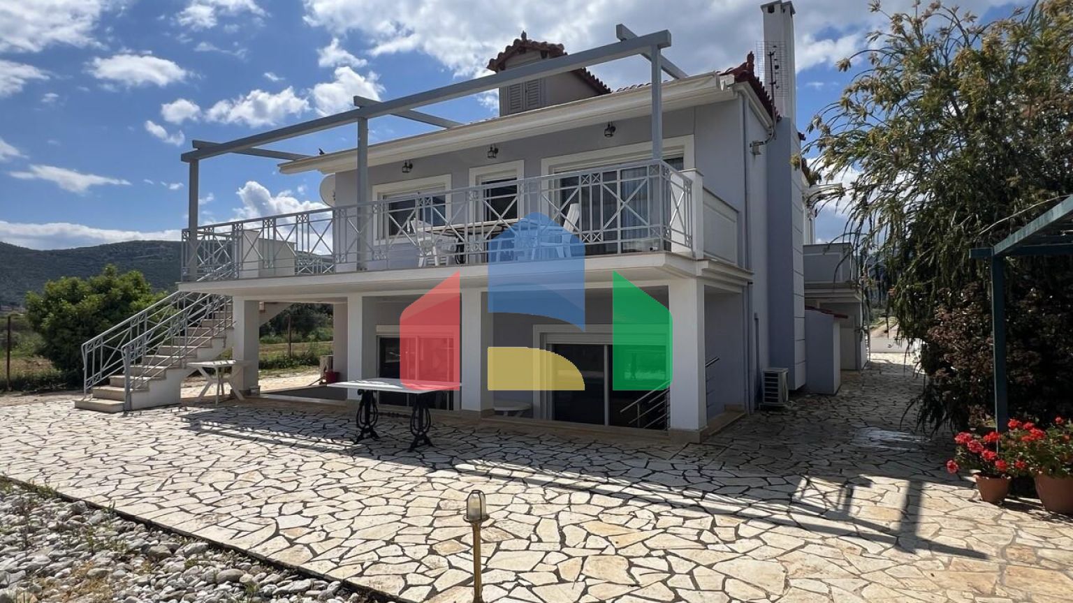 Продаж - Вілла 240 m² на східному Пелопоннесі