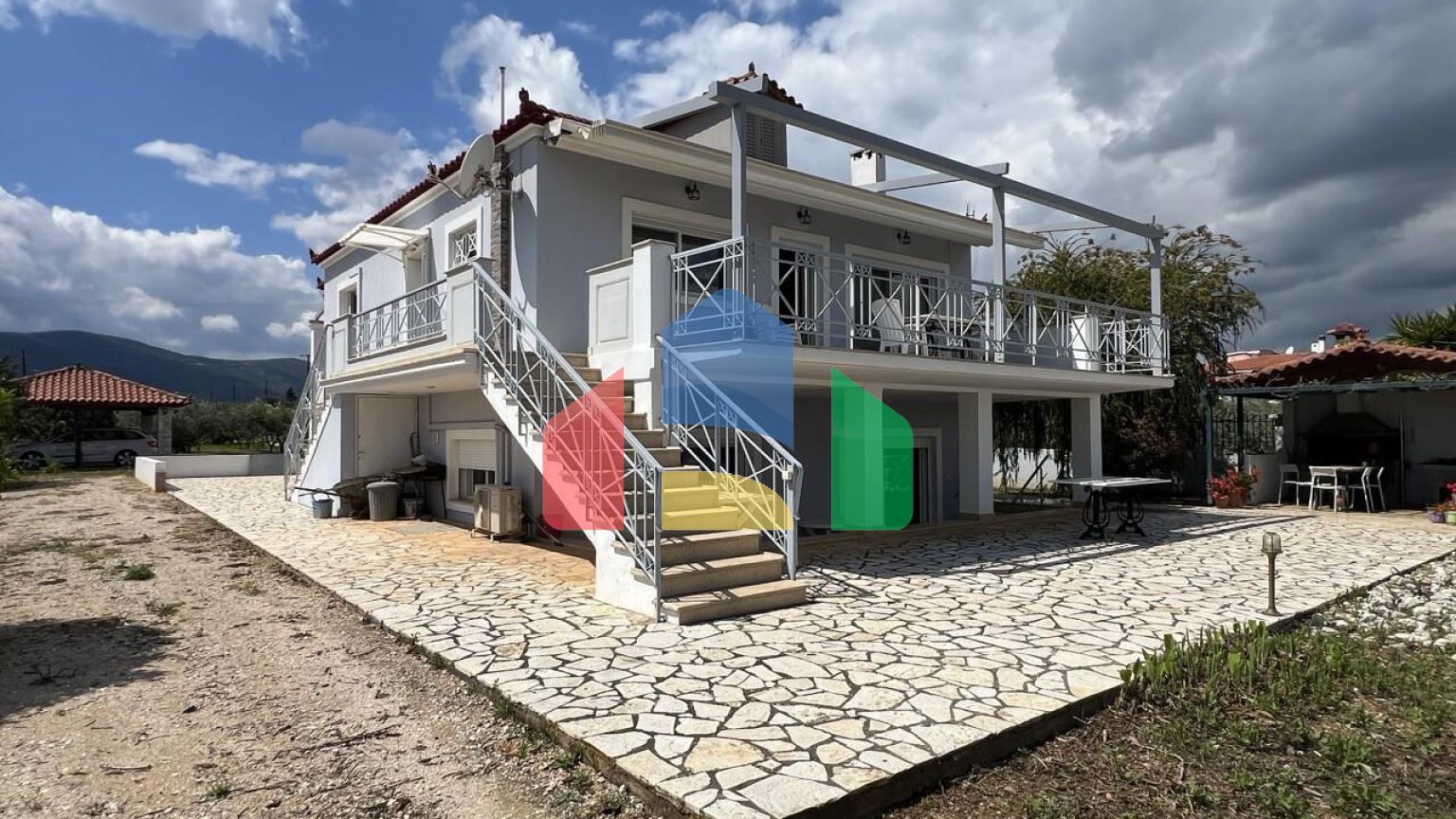 Продаж - Вілла 240 m² на східному Пелопоннесі