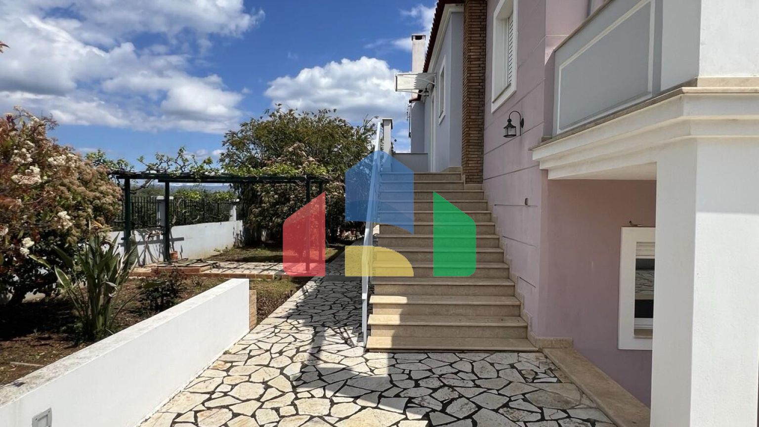 Продаж - Вілла 240 m² на східному Пелопоннесі