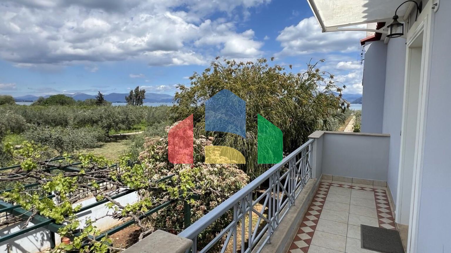 Продаж - Вілла 240 m² на східному Пелопоннесі