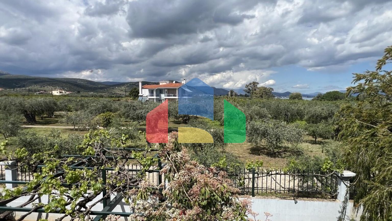 Продаж - Вілла 240 m² на східному Пелопоннесі