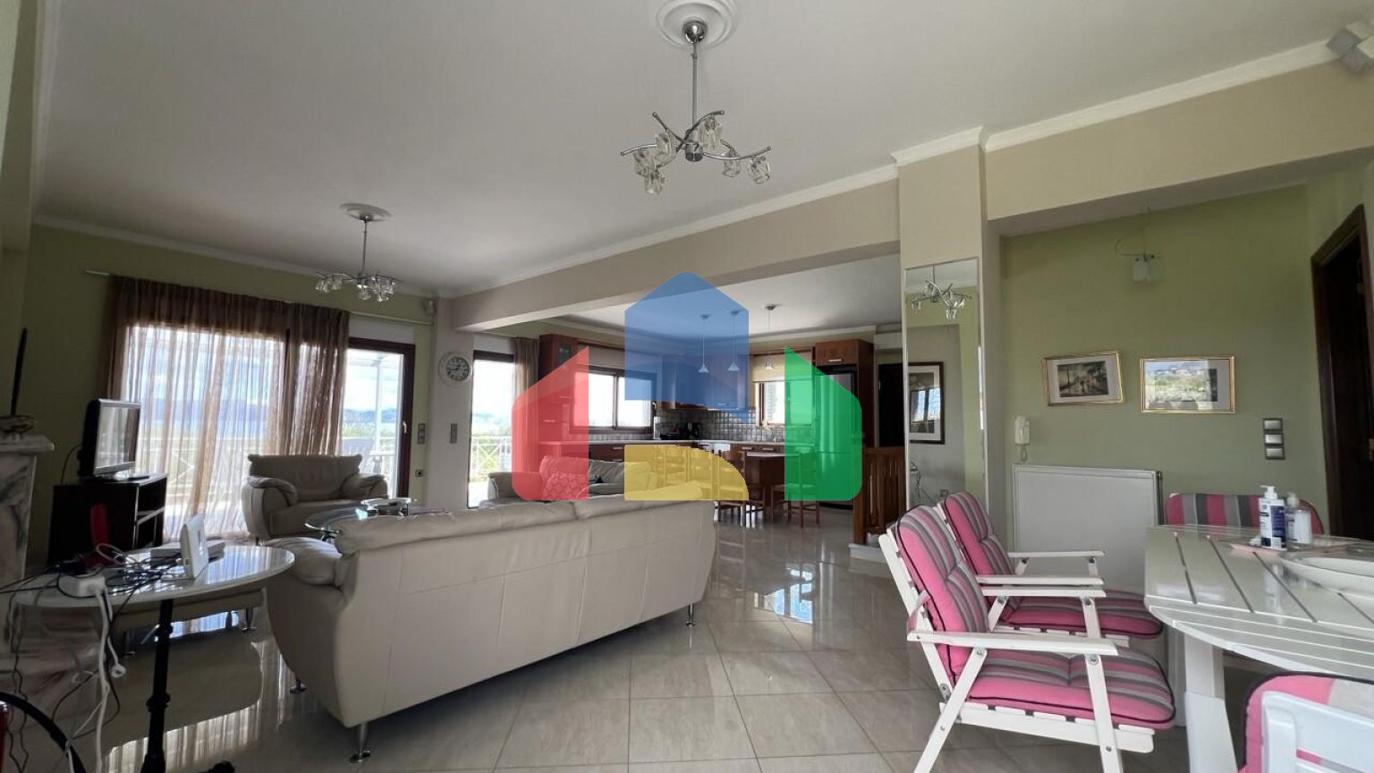 Продаж - Вілла 240 m² на східному Пелопоннесі