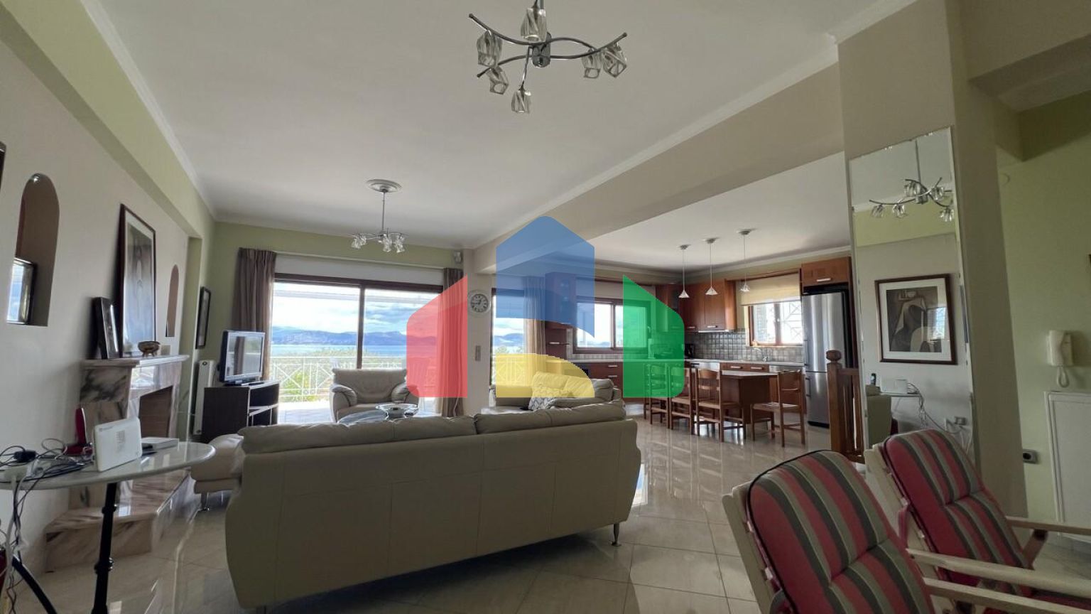 Продаж - Вілла 240 m² на східному Пелопоннесі