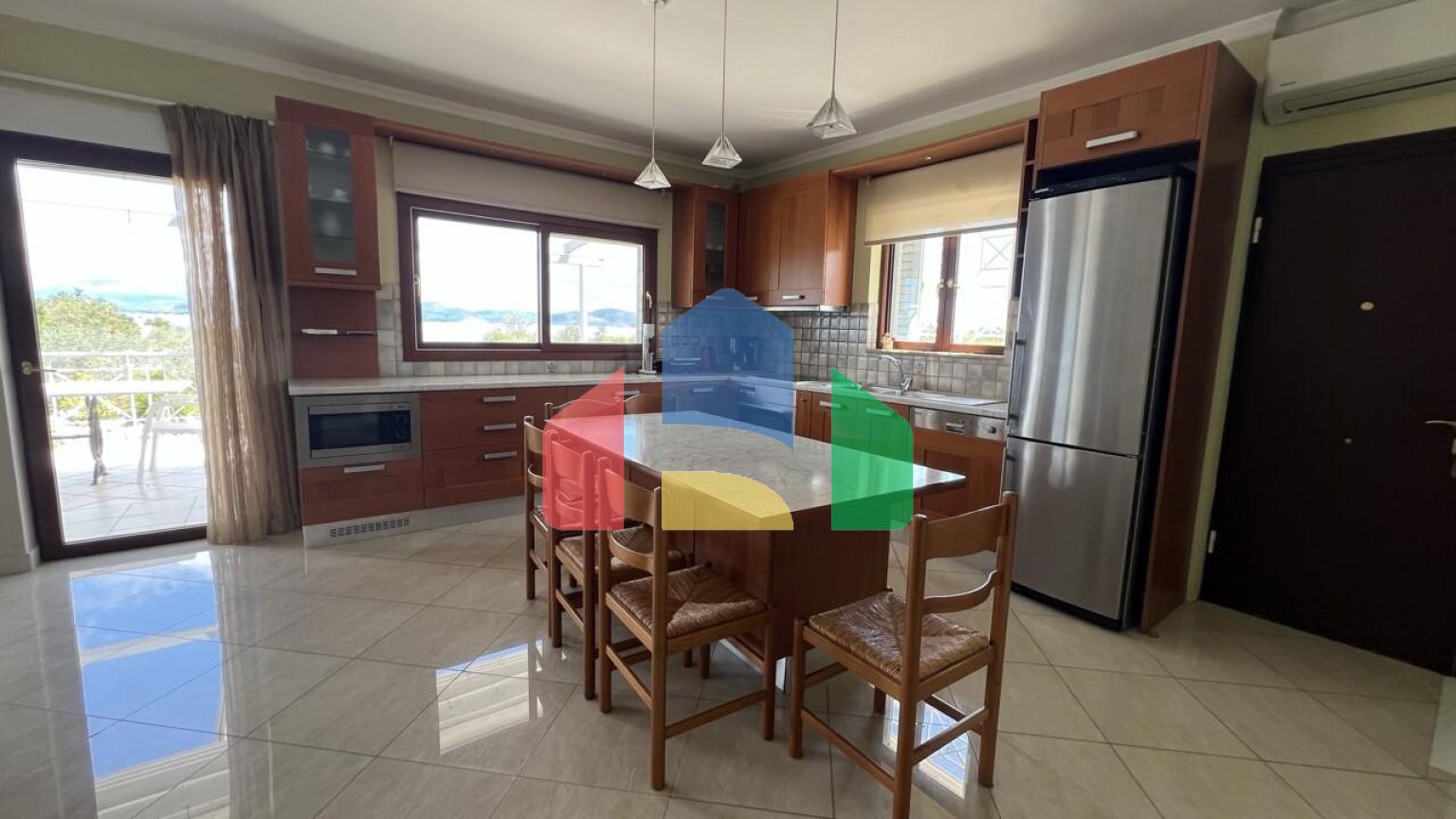 Продаж - Вілла 240 m² на східному Пелопоннесі