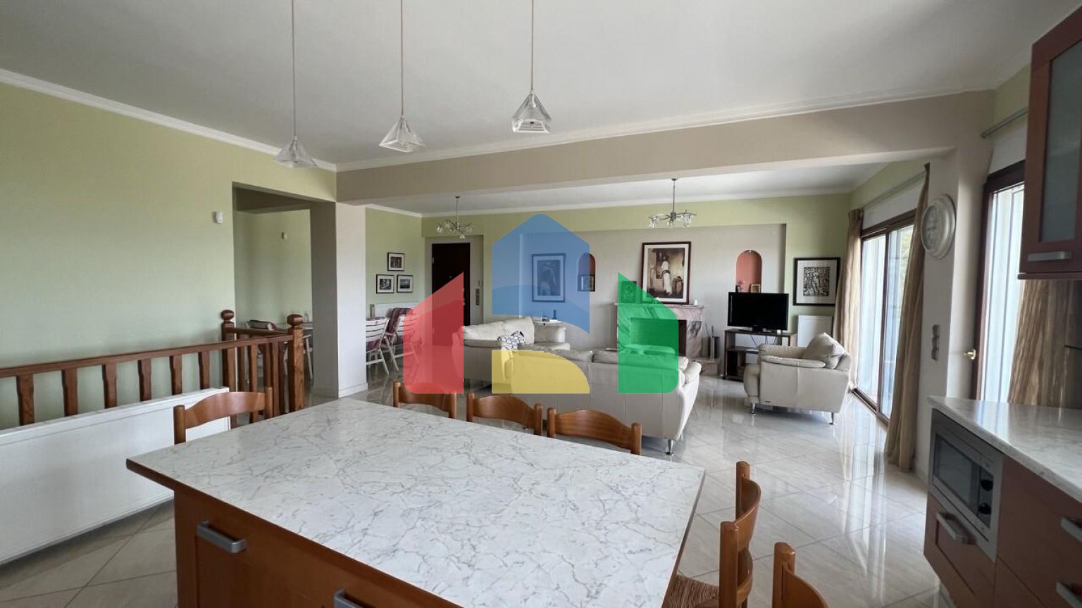 Продаж - Вілла 240 m² на східному Пелопоннесі