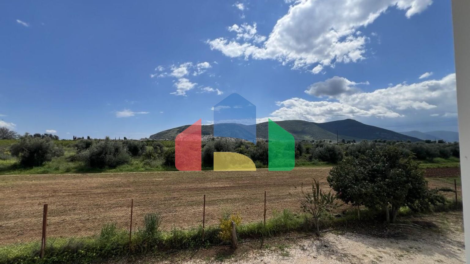 Продаж - Вілла 240 m² на східному Пелопоннесі