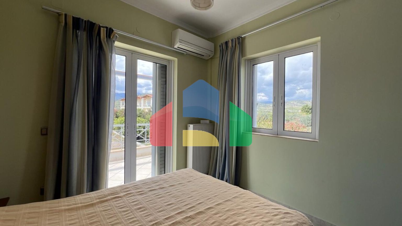 Продаж - Вілла 240 m² на східному Пелопоннесі