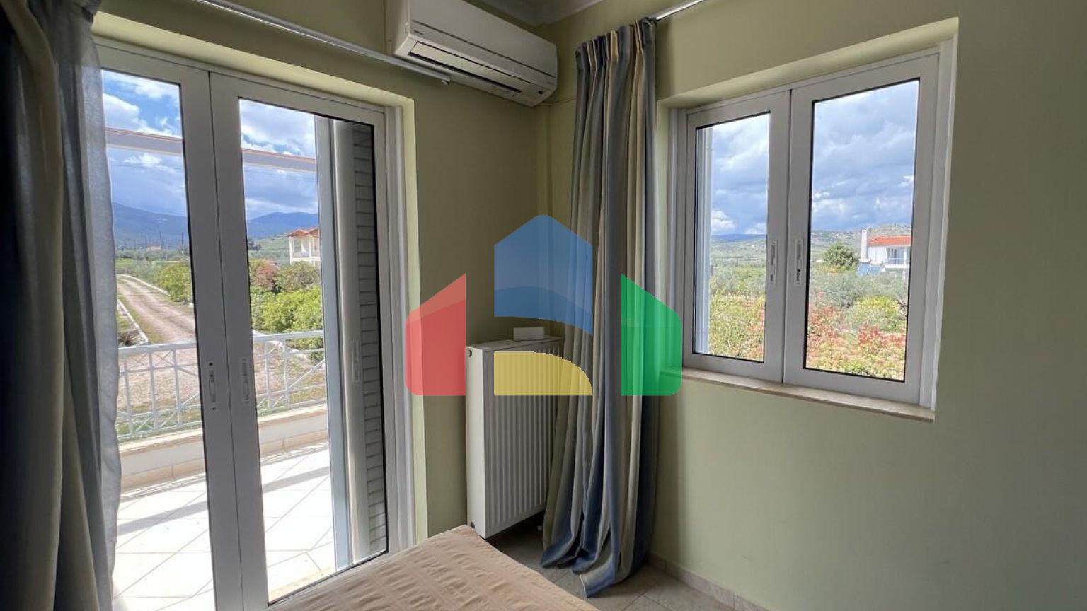 Продаж - Вілла 240 m² на східному Пелопоннесі