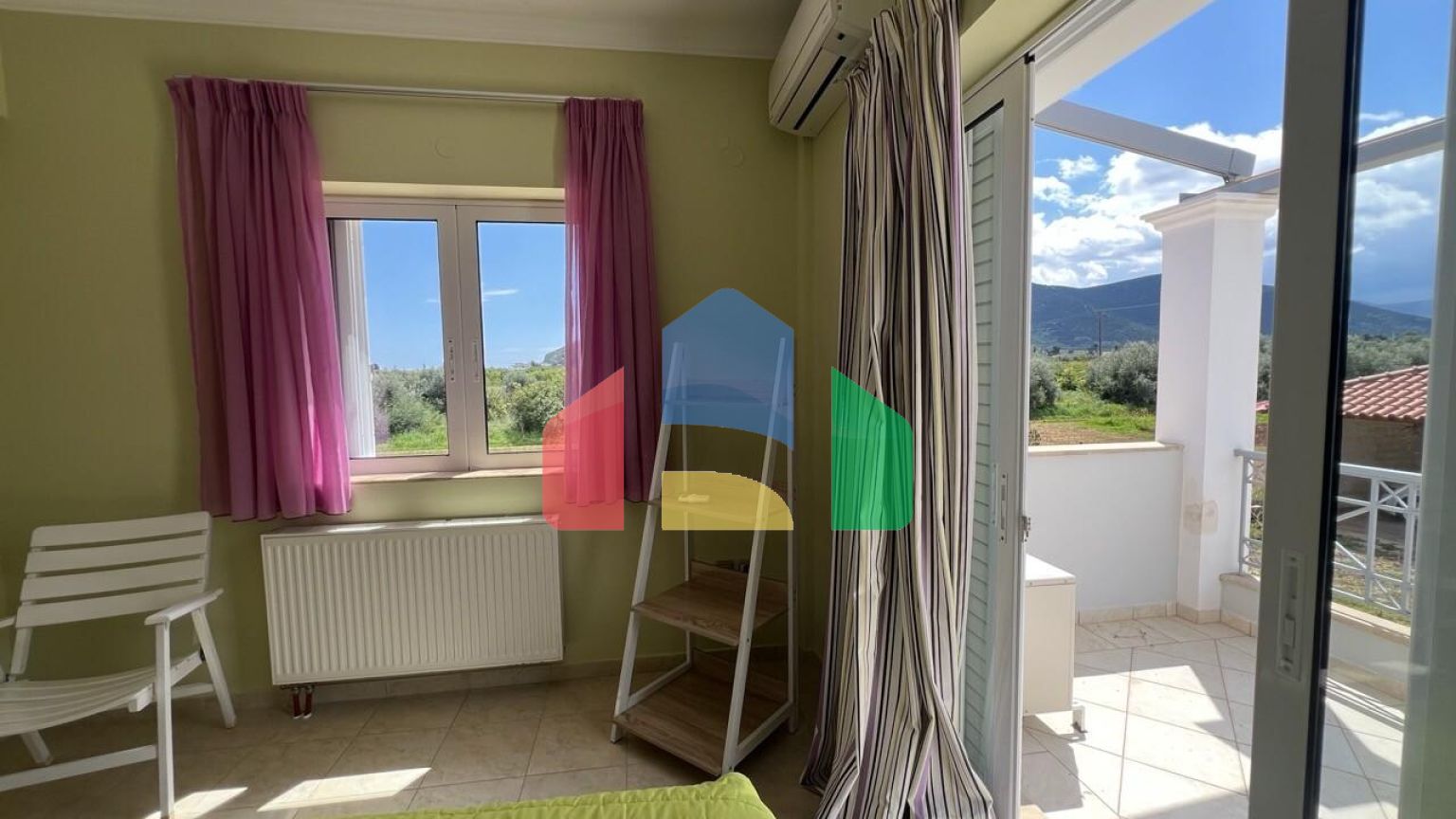 Продаж - Вілла 240 m² на східному Пелопоннесі