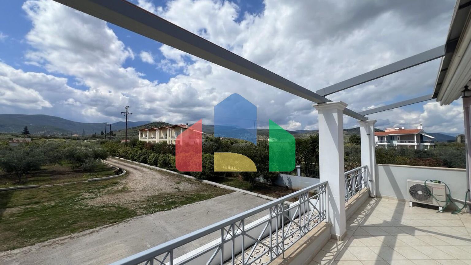 Продаж - Вілла 240 m² на східному Пелопоннесі