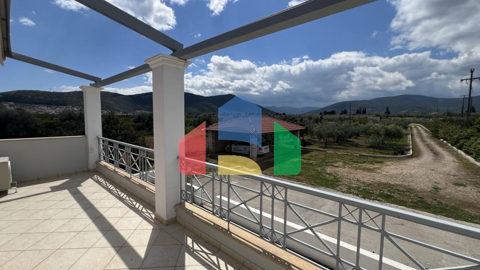 Продаж - Вілла 240 m² на східному Пелопоннесі