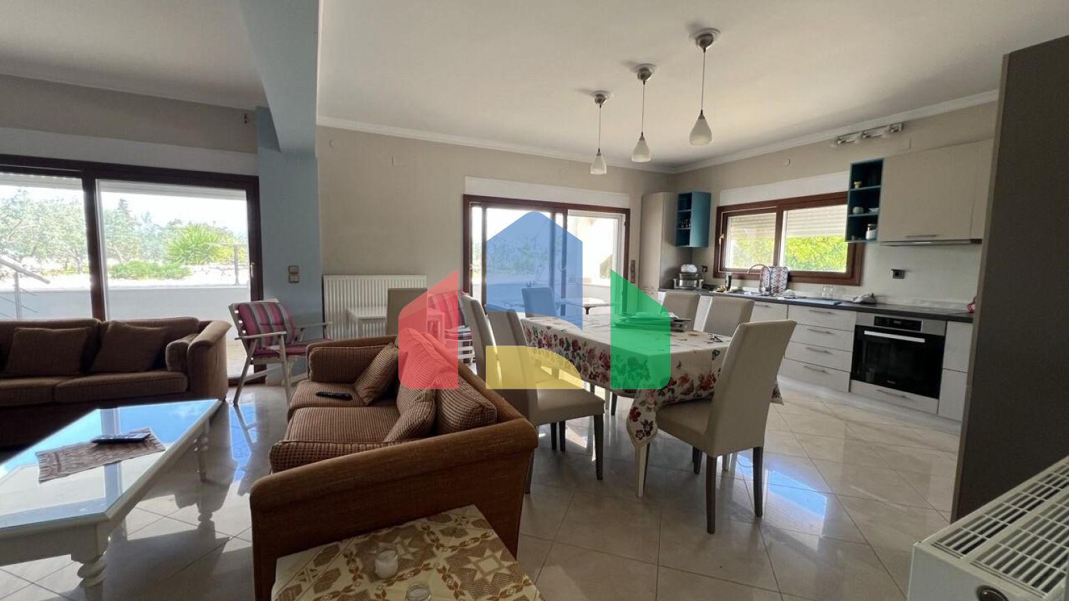 Продаж - Вілла 240 m² на східному Пелопоннесі