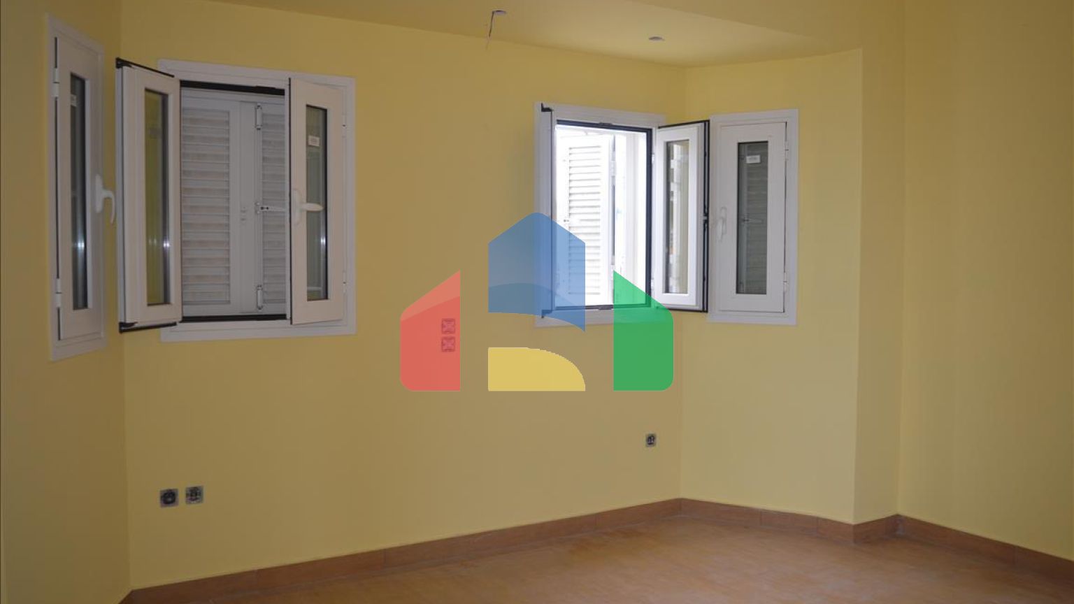 Продажа - Здание 1000 m² на Восточном Пелопоннесе