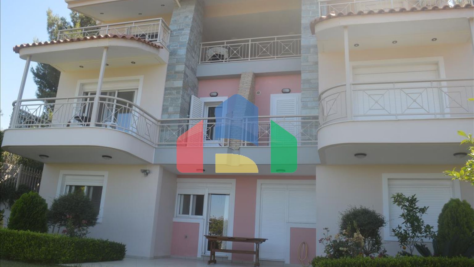 Продаж - Таунхаус 162 m² на східному Пелопоннесі