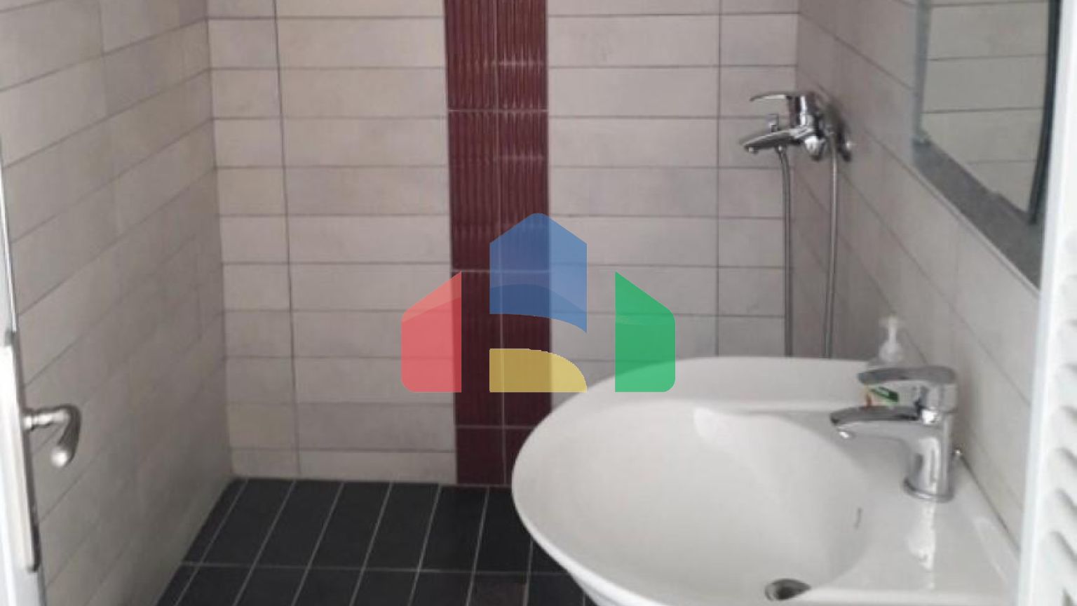 Продаж - Котедж 230 m² в передмісті Кавалі