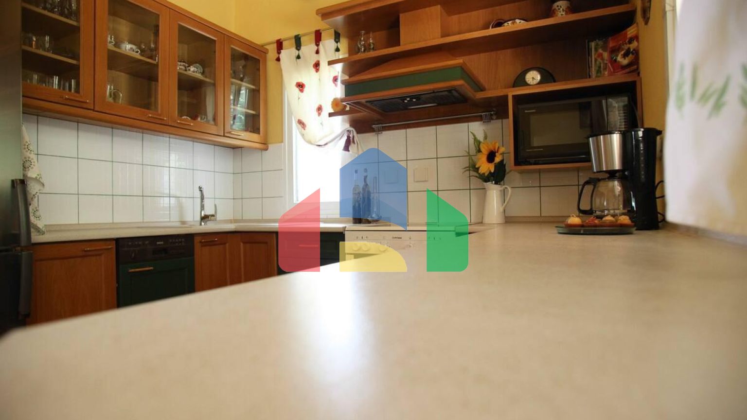 Продаж - Котедж 250 m² в передмісті Кавалі