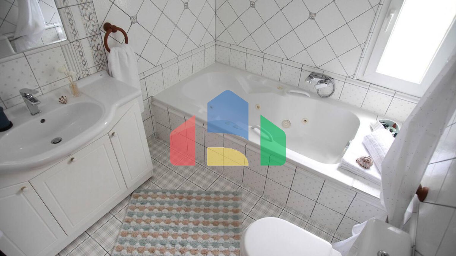 Продаж - Котедж 250 m² в передмісті Кавалі