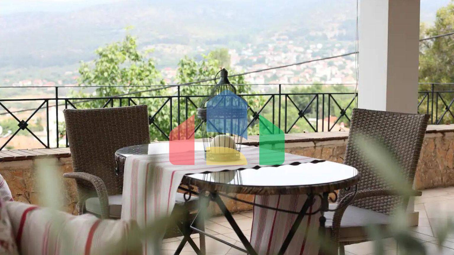 Продаж - Котедж 250 m² в передмісті Кавалі