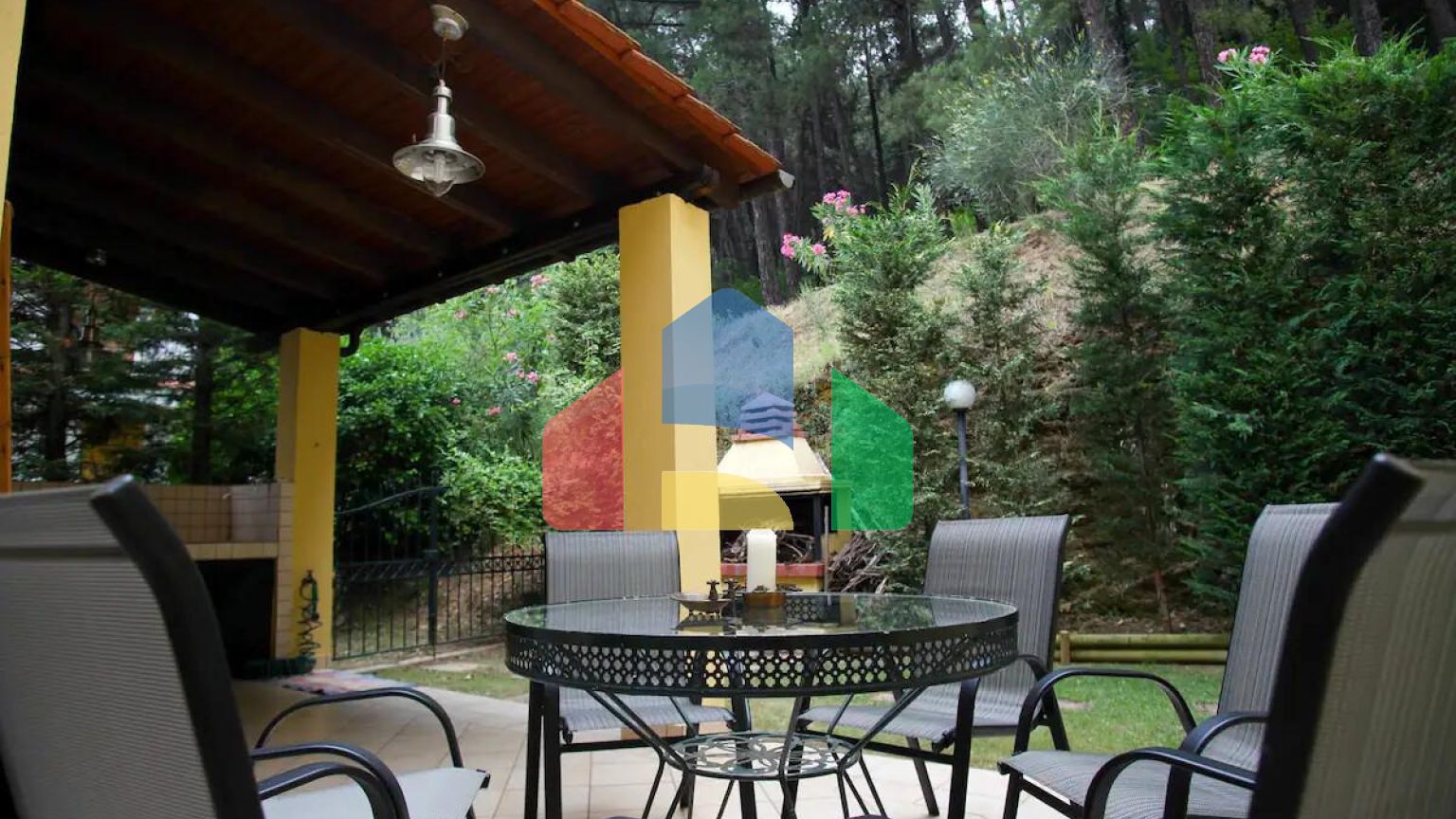 Продаж - Котедж 250 m² в передмісті Кавалі