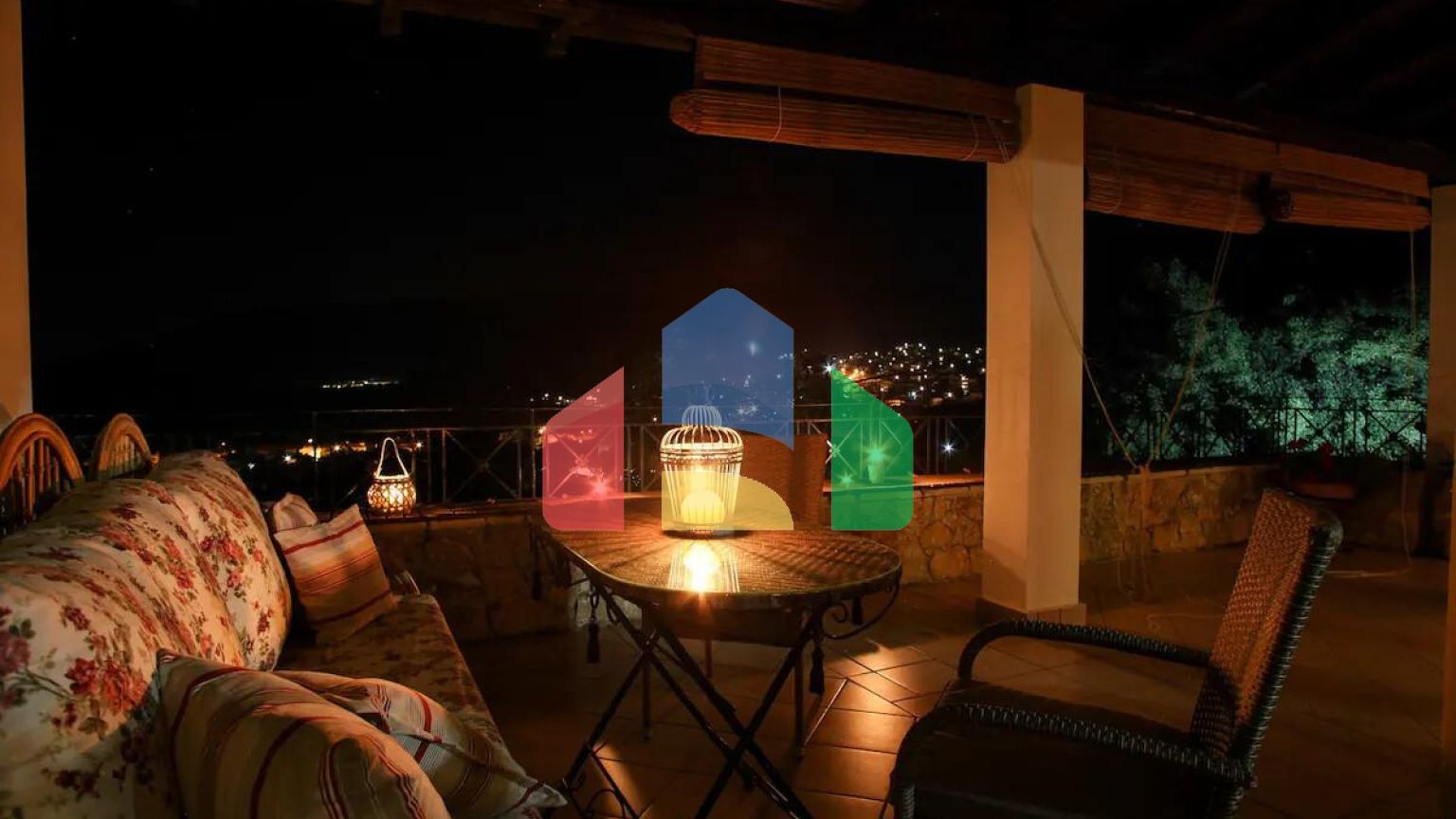 Продаж - Котедж 250 m² в передмісті Кавалі