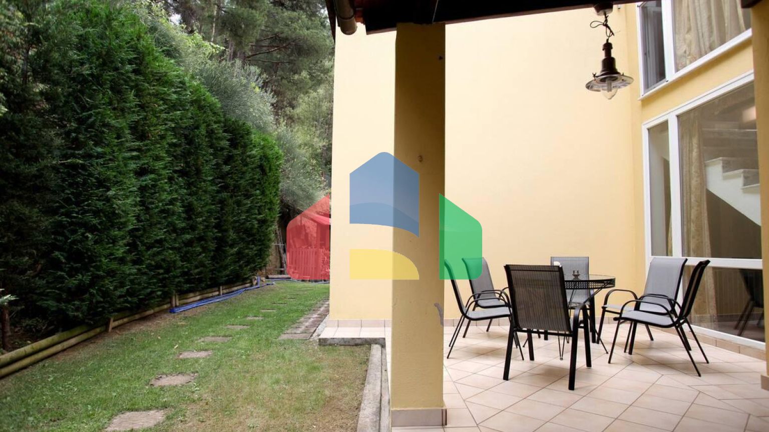 Продаж - Котедж 250 m² в передмісті Кавалі