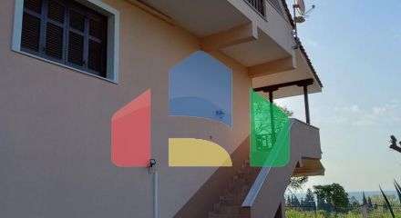 Продаж - Котедж 214 m² в передмісті Кавалі
